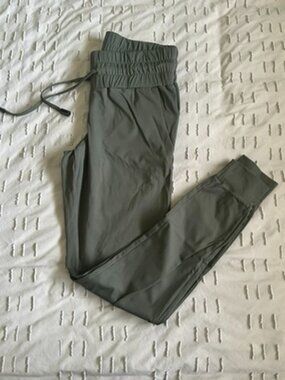 ARRO Athletics Joggers | Oliver | Pet Hair Resistant | Size L | Made in Canada